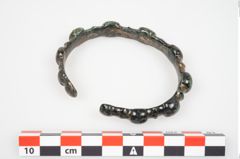 Foto von Bronzeknotenarmreif (NHMW-PRAE-026159)